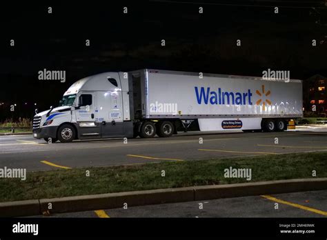 Truck and trailer parking lot hi-res stock photography and images - Alamy