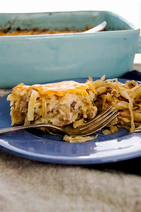 Spread 1/2 cup enchilada sauce in the bottom of the pan and top with 3 corn tortillas, slightly overlapping and. The Best Yummy Pulled Pork Casserole They'll Love
