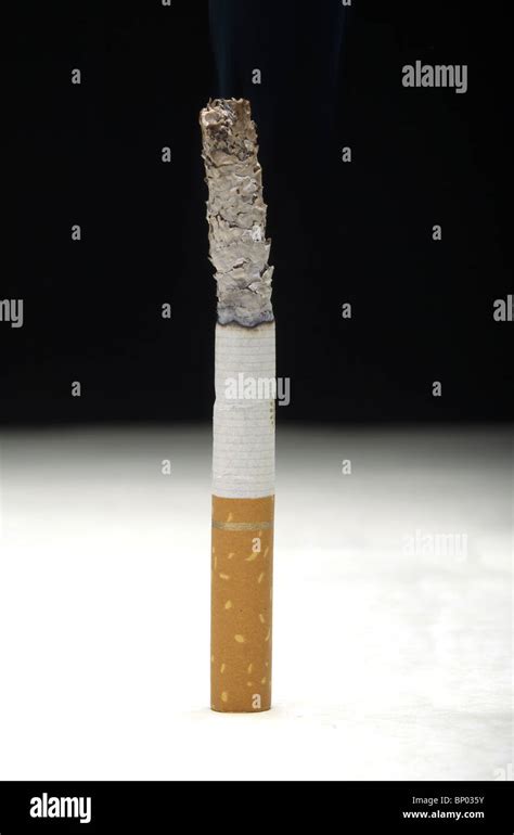 Cendre Cigarette Banque De Photographies Et Dimages à Haute Résolution