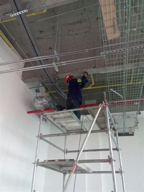 Instalación eléctrica y de comunicaciones tubería EMT Emt Ladder