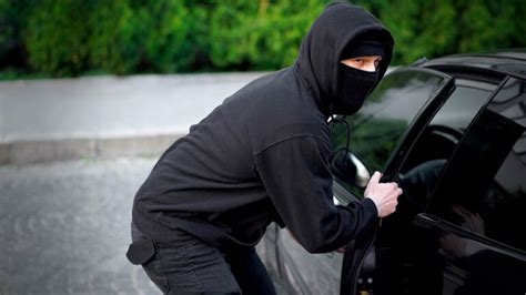 video viral ladrón intenta robar un carro no sabe manejar uno tv