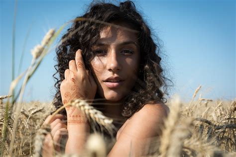 Banco De Imagens Pessoa Pessoas Menina Mulher Cabelo Campo