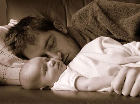 Nada Más Tierno Que Un Papá Abrazando A Su Bebé Fotos