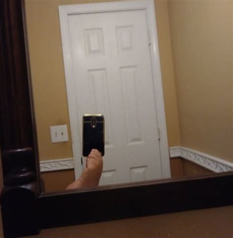 Hilarious Shots Of People Trying To Sell Mirrors Things To Sell How Mirrors Work