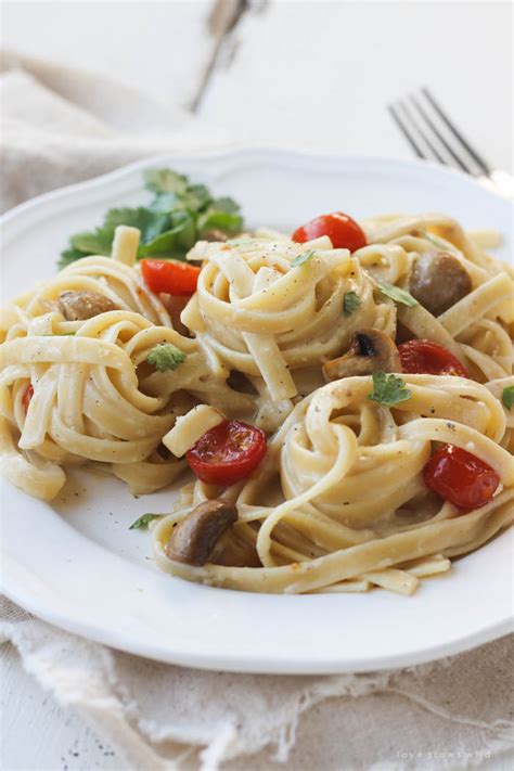 I pretty much always want comfort food. Creamy Garlic Pasta with Roasted Vegetables - Love Grows Wild