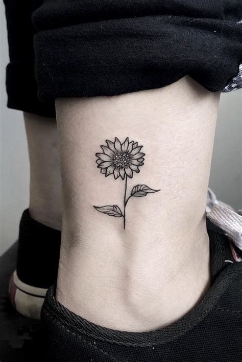 Maybe you would like to learn more about one of these? cool minimalist sunflower tattoo © tattoo artist Rafael ...