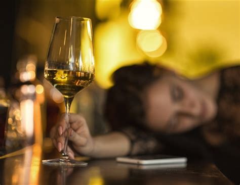 Binge Drinking Causes Drunkorexia In Young Women