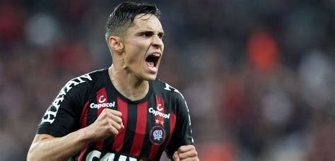 Segundo ele, a equipe alagoana imprimiu intensidade e teve méritos no segundo tempo. Raphael Veiga tem aproveitamento de 100% contra o Grêmio ...