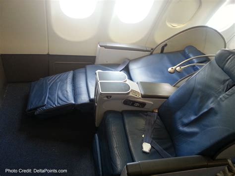 Row 1 H J Delta Airlines Airbus A330 200 Business Class Seats In Bed