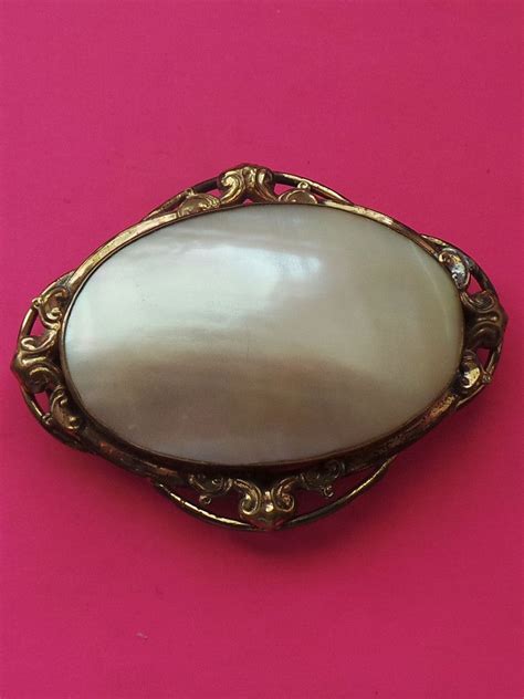 Victorian Edwardian Pinchbeck Brooch Set With Mother Of Pearl