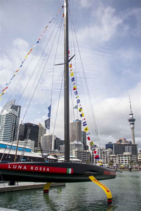 La luna rosa es un fenómenos que sucederá entre el 7 y 8 de abril. Italian America's Cup team Luna Rossa launch their race ...