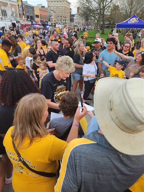 Kirk Prybil on Twitter: "Iowa Hawkeye womens basketball hanging with
