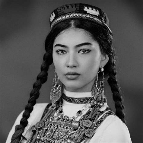 Tajikistan🇹🇯 Persian Tajik Traditional Clothing Gesicht Begeisterung