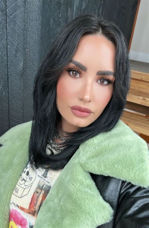 Pop Tingz On Twitter Demi Lovato Looks Stunning In New Selfie