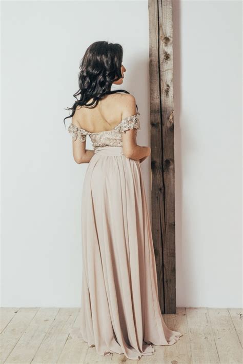 Вечернее платье корсет бежевого цвета с кружевом и шифоновой юбкой