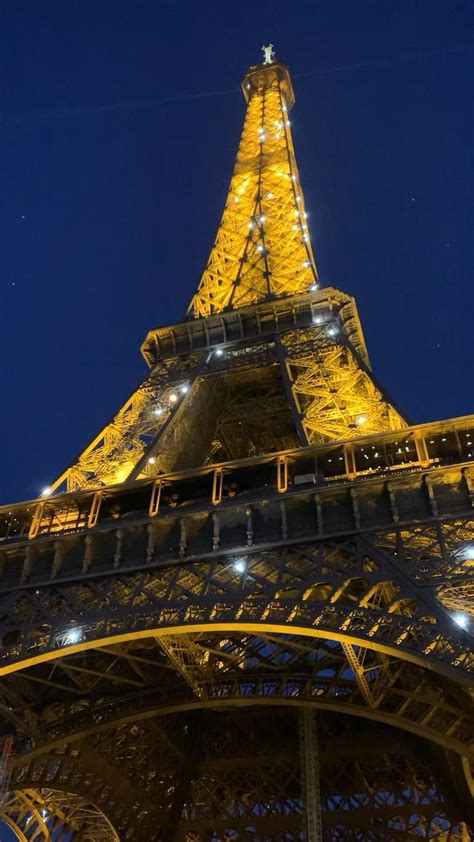 Eiffel Tower At Night🤍 Vidéo En 2022 Lieux De Vacances Paris Ile