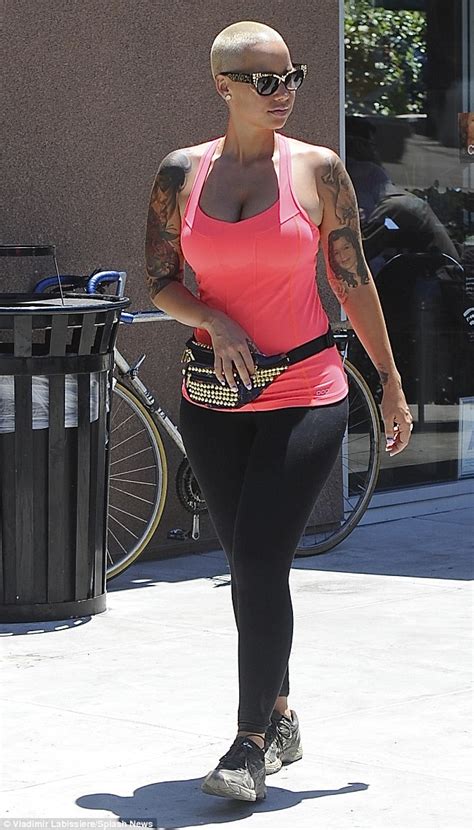 Amber Rose Showcases Showstopping Curves In Tight Workout Leggings Daily Mail Online