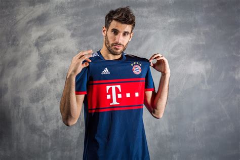R$ 75,00 adicionar no carrinho comprar. Bayern de Munique lança uniforme dois para a temporada ...