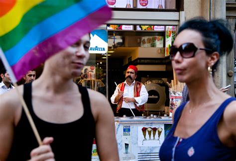 Turquie la Gay Pride d Istanbul interdite pour la première fois depuis