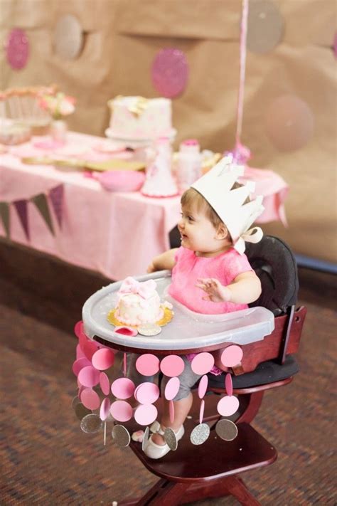 12 First Birthday High Chair Decoration Ideas #DIY #partyideas https