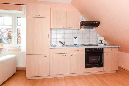 Der ort liegt an der nördlichen küste ostfrieslands an der nordsee, etwa 4 kilometer nordwestlich der stadt esens, 25 kilometer östlich der stadt norden. Fotos - Ferienwohnung 3 im Haus Bernstein in Bensersiel