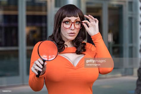 Cosplayer Alina Masquerade As Velma Dinkley From Scooby Doo Poses For