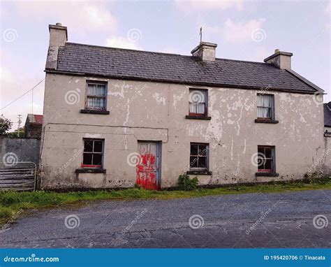 Beau Village De Tullycross Avec Maisons Traditionnelles Irlande Photo