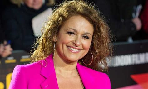 Loose Womens Nadia Sawalha Strips Completely Naked In The Garden For