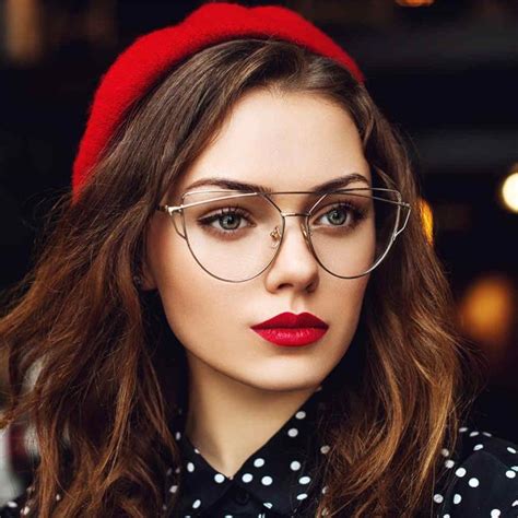 Makeup With Glasses How To Wear Makeup To Enhance The Eyes