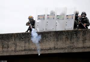 Police Use Tear Gas On Protesters In Venezuela Daily Mail Online