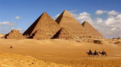 Photographer Slammed For Sexual Photo Shoot At Great Pyramid Prompts
