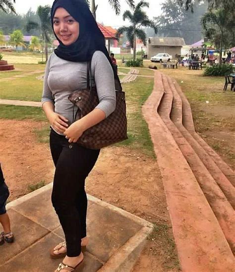 Lihat ide lainnya tentang gaya hijab, gadis berjilbab, wanita berlekuk. Ukhti nonjol mau ngetrek pake klx | Hijab fashionista, Indonesian girls, High neck dress