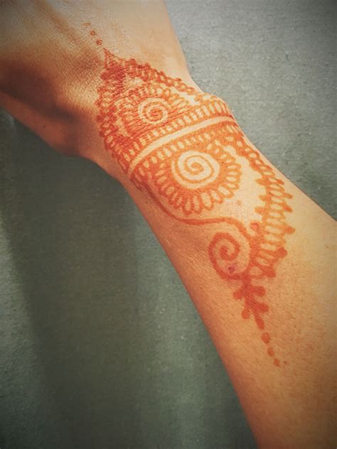 Wrist Henna Tattoo Designs Simple 50 Henna Tattoos