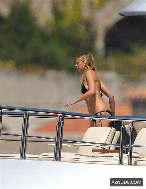 Gwyneth Paltrow Sexy In A Tiny Black Bikini On A Vacation