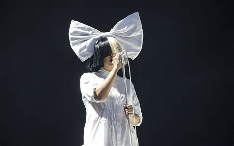 Pop Star Sia Shares Her Nude Photo To Stop Paparazzi From Selling It