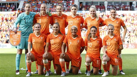 Welke voetbalwedstrijden worden er deze week gespeeld? Dit zijn de vrouwen die de zomer oranje moeten kleuren ...