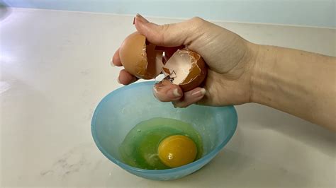 How To Crack An Egg With One Hand And Impress Everyone You Know