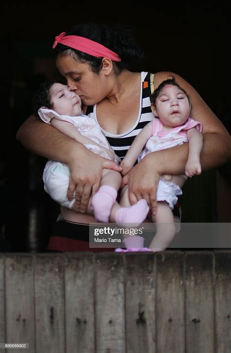 Mother Raquel Barbosa Poses Holding Her Twin Daughters Eloisa And News Photo Getty Images