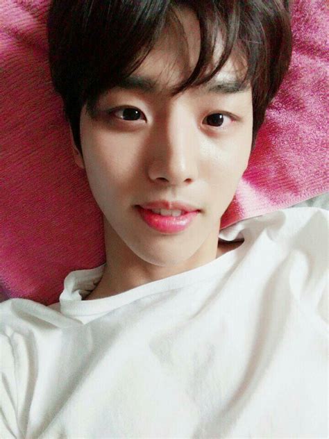 Hongseok (홍석) is a south korean singer under cube entertainment. PENTAGON Yang HongSeok | yang hongseok | Pinterest | セルカ と 韓国