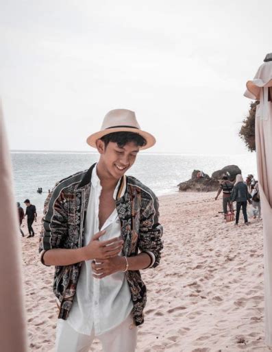 You could save me because i just need you and my body 'cause only you could save me i don't know what i'm doing right now but i'm never gonna give it up i know that you're the one for me i know i won't let you down and turn my life around. Ismail Izzani jadi mangsa ARMY gara-gara tajuk lagu sama ...