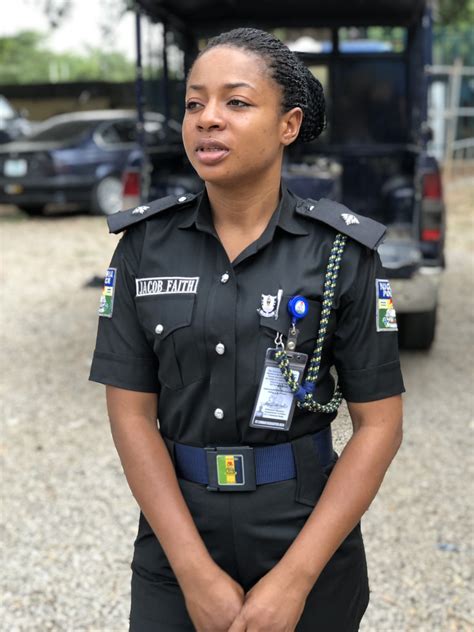 Photo Of The Most Beautiful Female Nigerian Police Officer Goes Viral