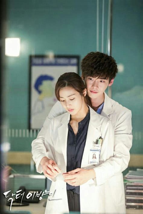 Park hoon begins to work as a doctor in south korea's top hospital myungwoo university hospital, but he feels like a complete outsider. Pin by Mia Yahia on Kdrama | Doctor stranger kdrama