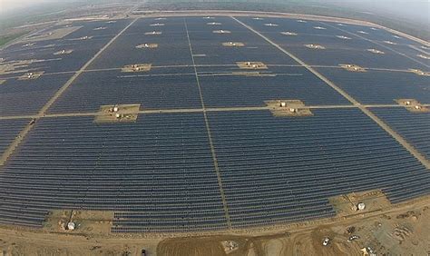 Radar Económico Internacional La Gran Muralla China Del Sol La Planta Solar Más Grande Del