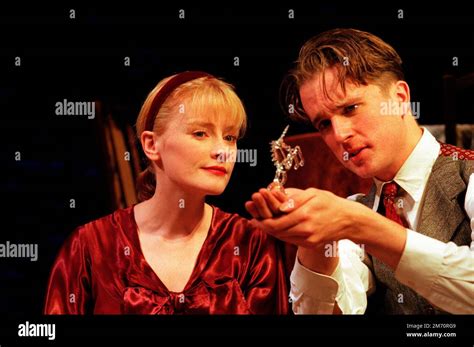 Claire Skinner (Laura Wingfield), Mark Dexter (The Gentleman Caller) in