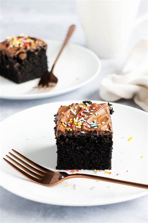A classic, simple cake recipe for victoria sponge is one of the recipes that you should have in your repertoire. The Best Chocolate Tray Bake Cake | Recipe | Tray bakes, No bake cake, Baking