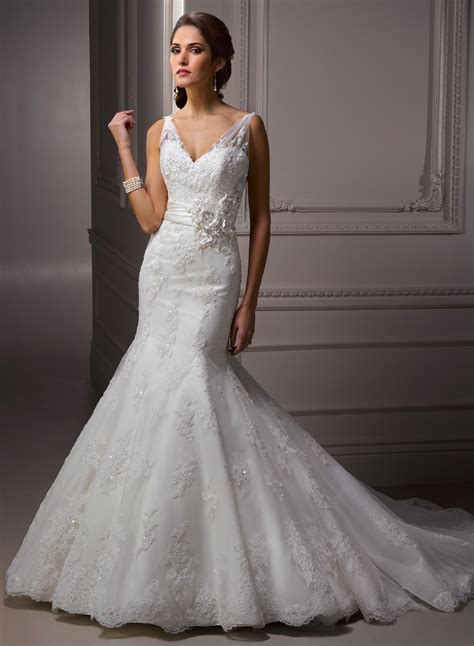 Many types of dresses vary with length, shape and material, among others. Fashion & Make Up: 66 types of wedding dresses