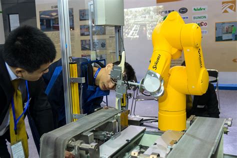 Chinas Robotics Revolution Apple Supplier Foxconn Replaces 60000