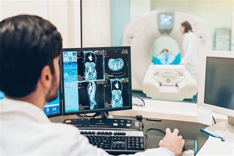 O centro de imagem fica no piso térreo da clínica e conta com diversos exames disponíveis, como ecografias, exames de raio x e tomografias computadorizadas. Equipamentos para exames de imagem: conheça os principais!