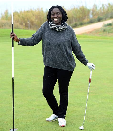 Kenyan auma obama has close ties with germany, because she spent 16 years living, studying and working here. I'm Living Immobilien Golfturnier mit Dr. Auma Obama