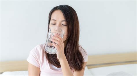 8 Manfaat Rutin Minum Air Hangat Di Pagi Hari Klikdokter